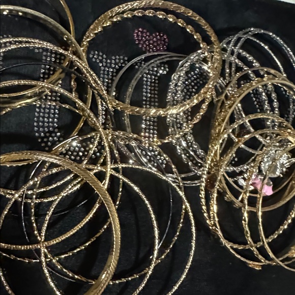 Bangles & Bracelets $13 each or 3 for $25 winners choice - Picture 4 of 9